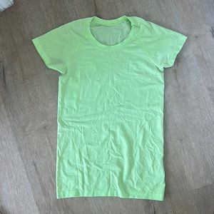 Lululemon Swiftly Tech - Bright Green size 6 🍏